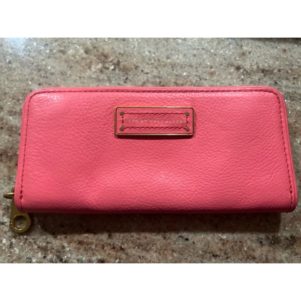 Marc by Marc Jacobs Pink Pebbled Leather Zip Wallet, Classic Designer Zip-Around